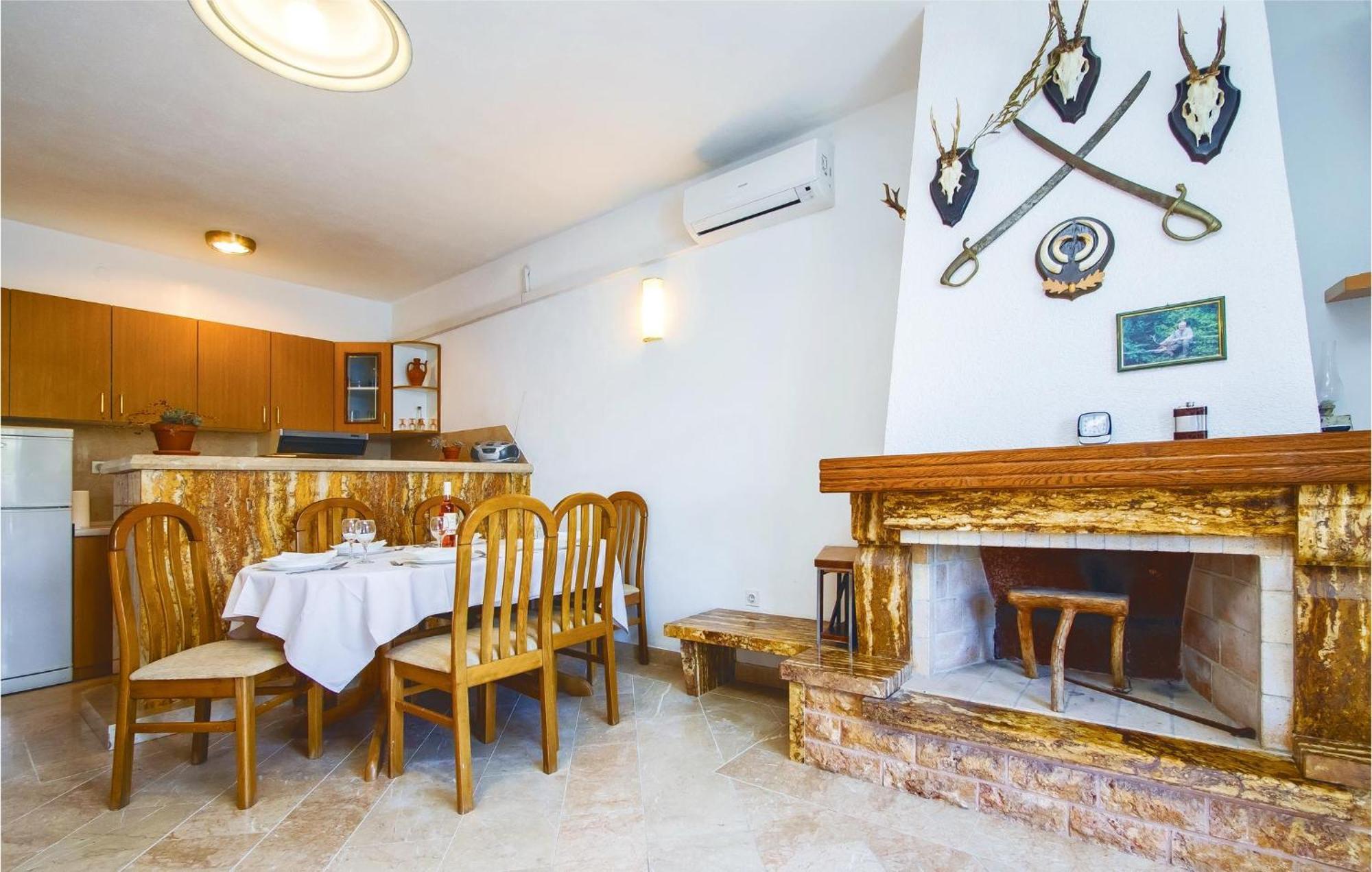 Beautiful Home In Pucisca With Wifi المظهر الخارجي الصورة